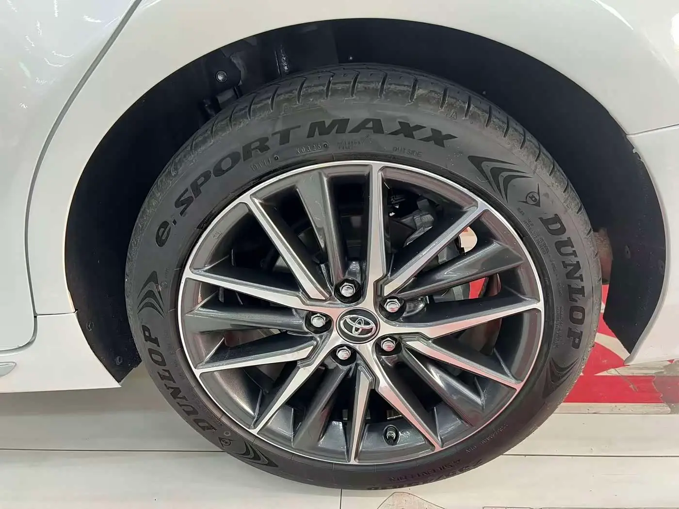 Toyota Camry 2023 — Photo 18/19