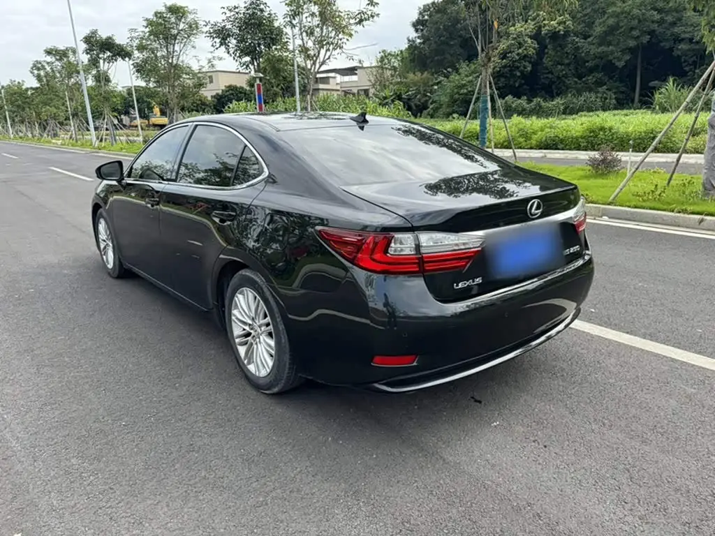 Lexus ES 2016 — Şəkil 11/15