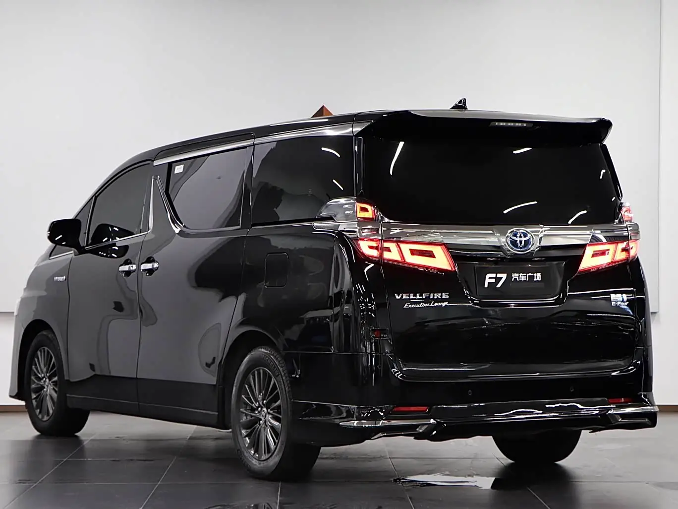 Toyota Vellfire 2021 — Photo 4/20