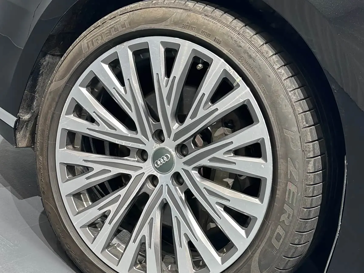 Audi A8 2022 — Photo 8/20