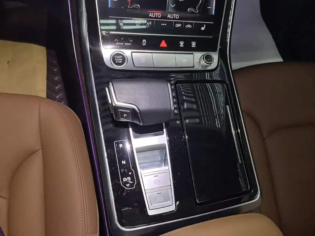 Audi Q7 2021 — Şəkil 14/20
