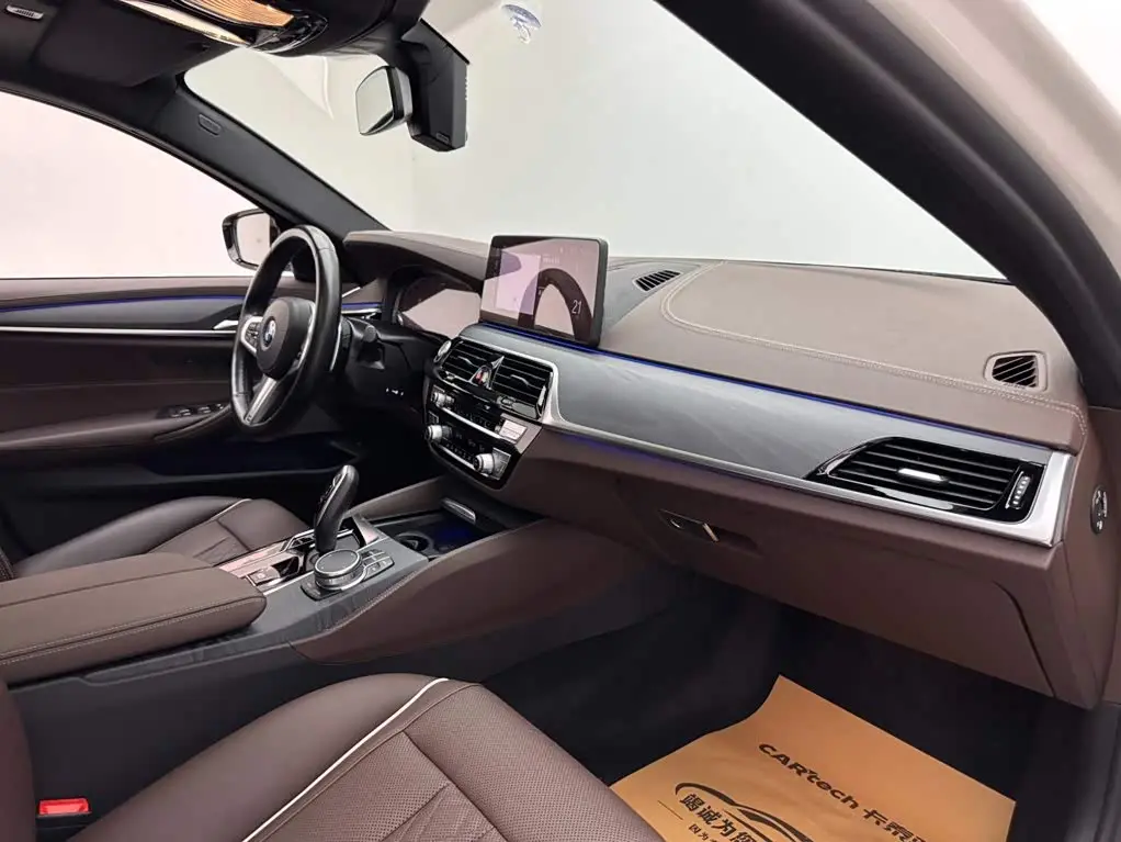 BMW 5 Series 2022 — Photo 11/19