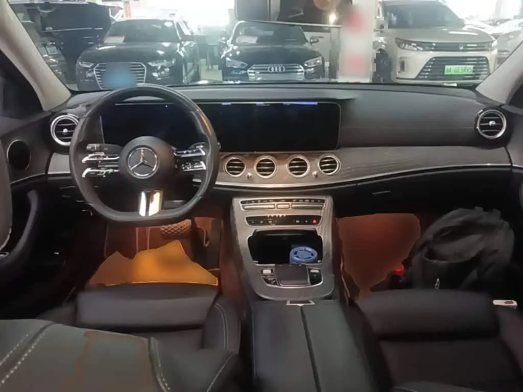 Mercedes-Benz E-Class 2021 — Photo 6/20