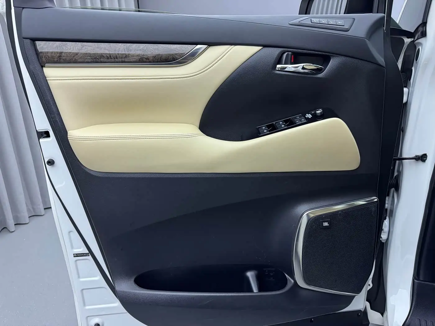 Toyota Alphard 2020 — Şəkil 11/20