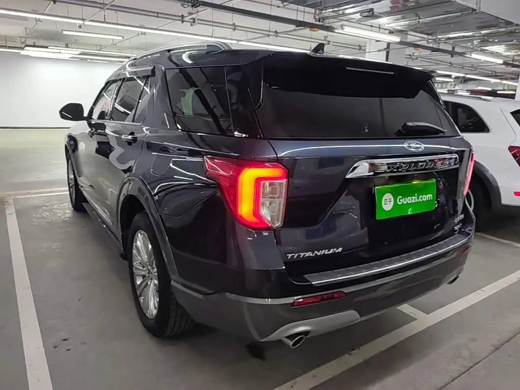 Ford Explorer 2022 — Photo 5/20