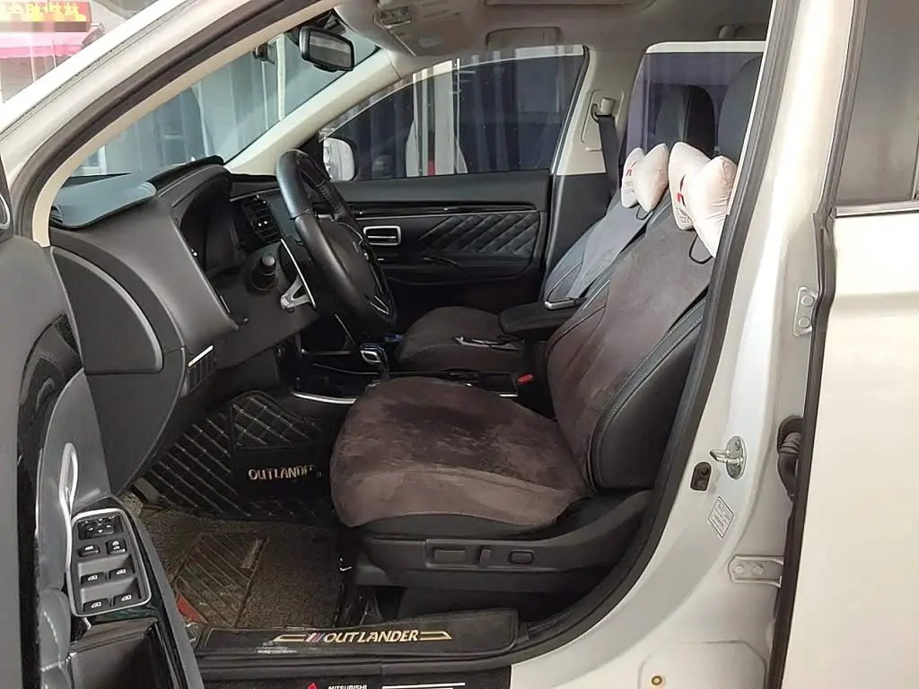 Mitsubishi Outlander 2021 — Şəkil 16/20