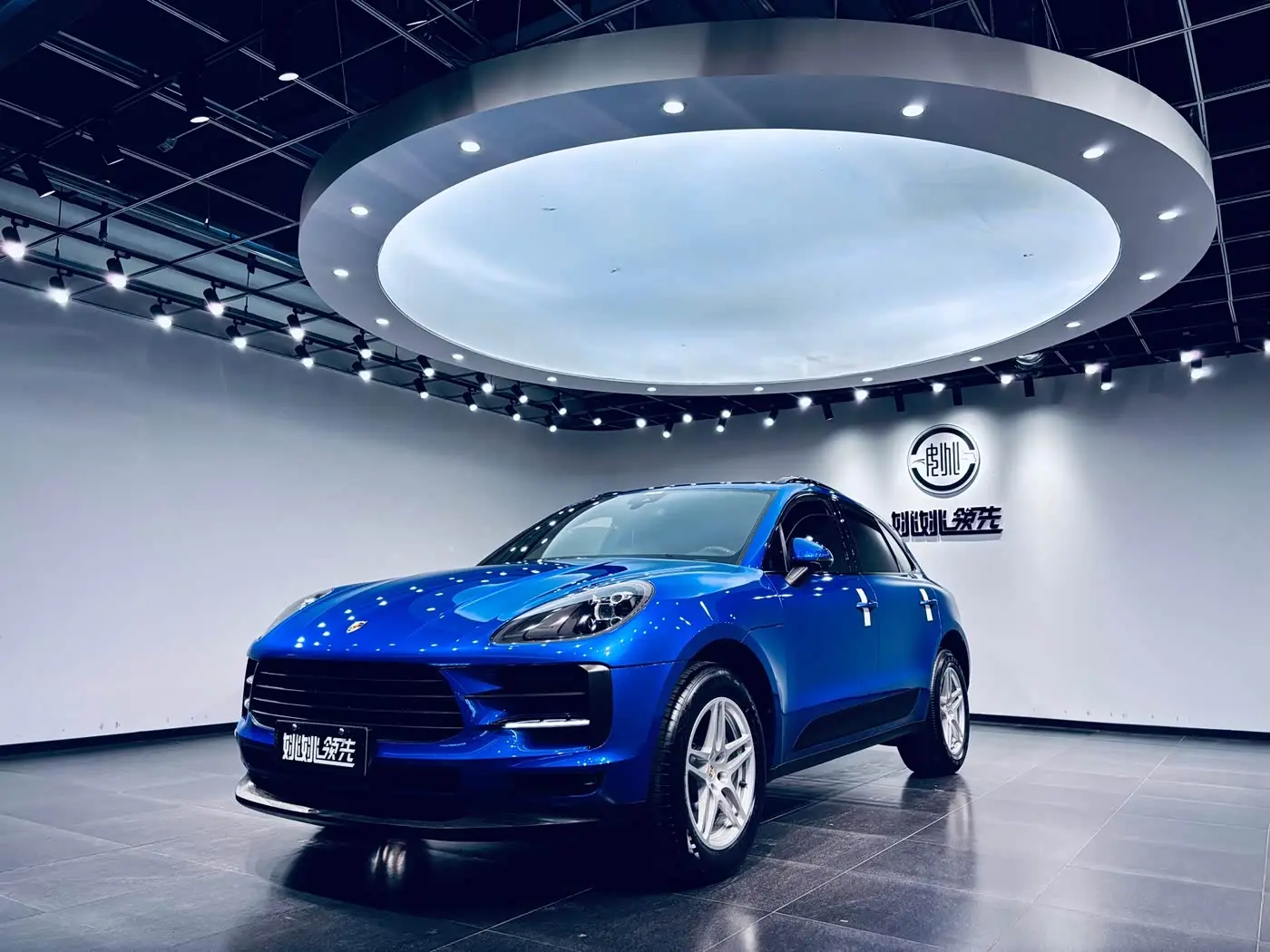 Porsche Macan 2019 — Photo 1/12