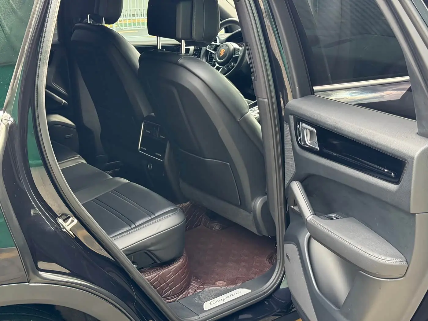 Porsche Cayenne New Energy 2019 — Фото 11/14