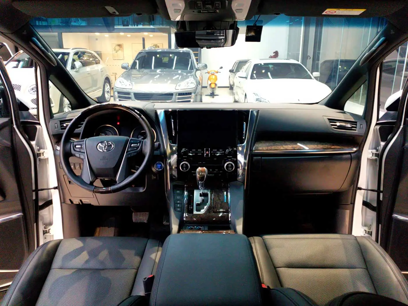 Toyota Vellfire 2021 — Photo 11/20