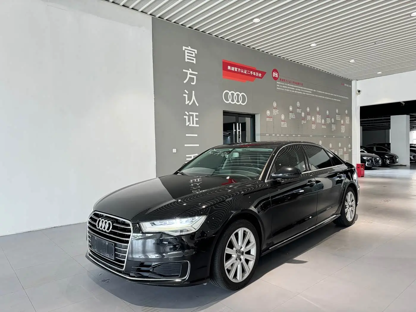 Audi A6L 2018 — Фото 1/17
