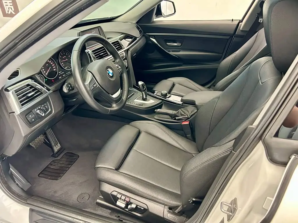 BMW 3 Series GT 2018 — Фото 6/18