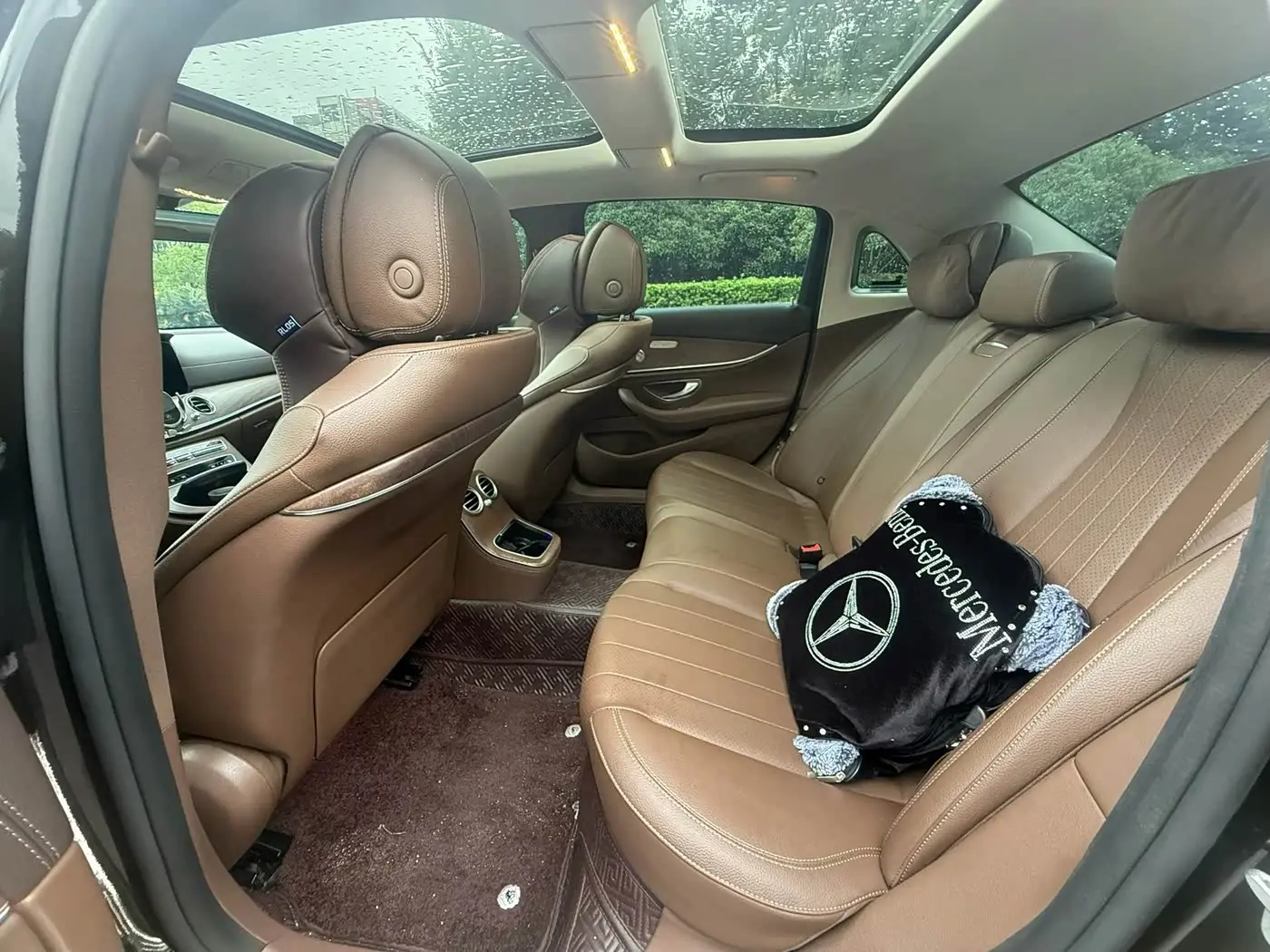 Mercedes-Benz E-Class 2021 — Photo 6/9