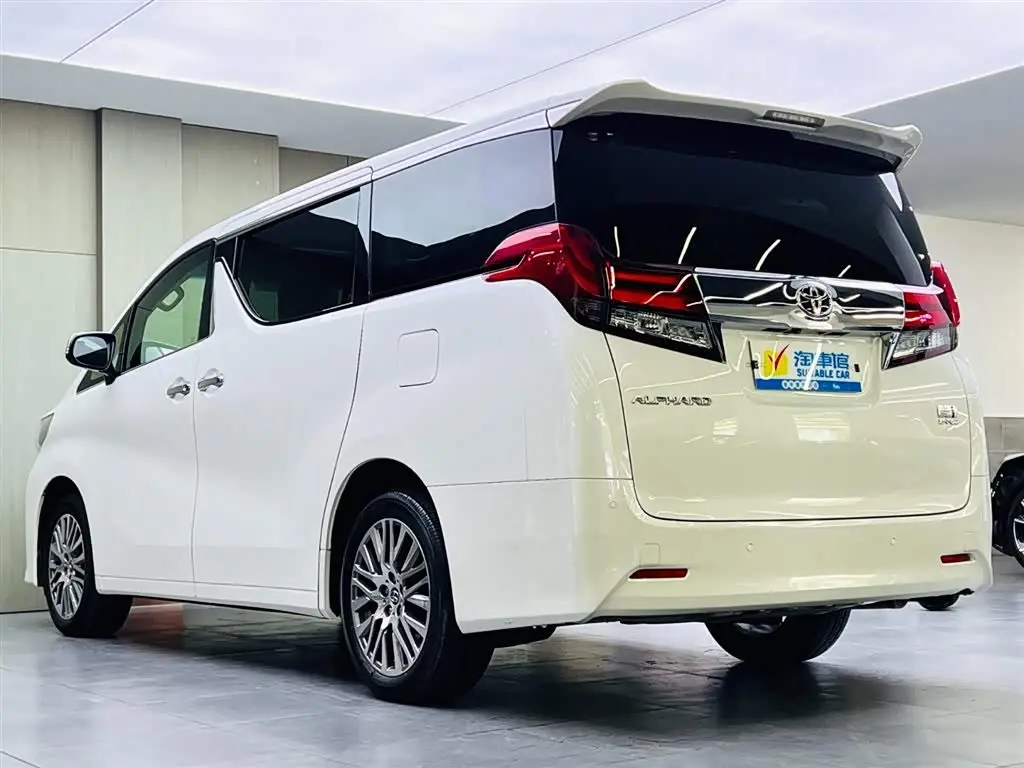 Toyota Alphard 2017 — Photo 6/17