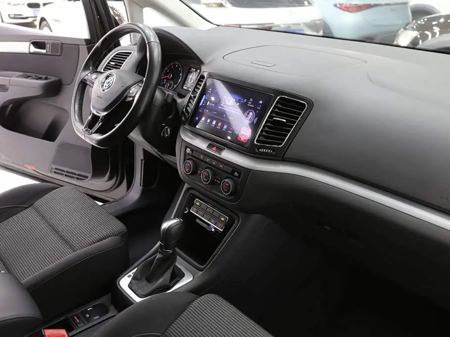 Volkswagen Sharan 2017 — Фото 17/20