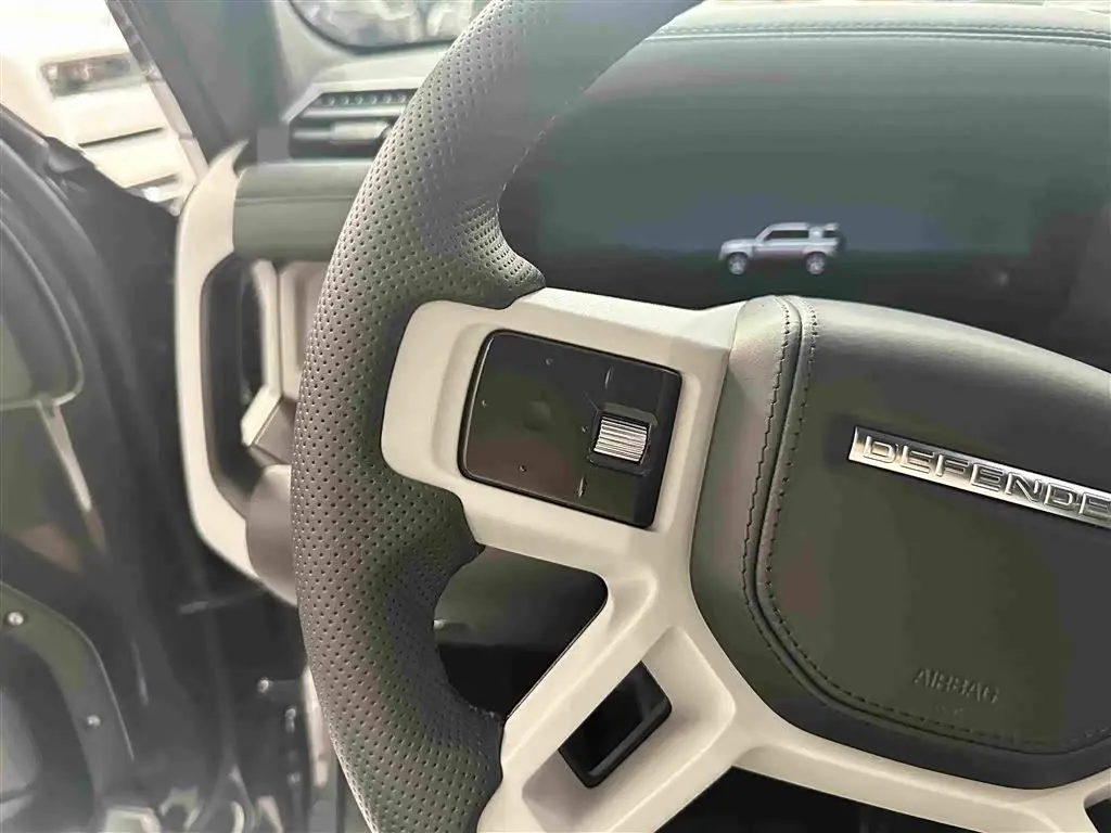 Land Rover Defender 2023 — Photo 9/19