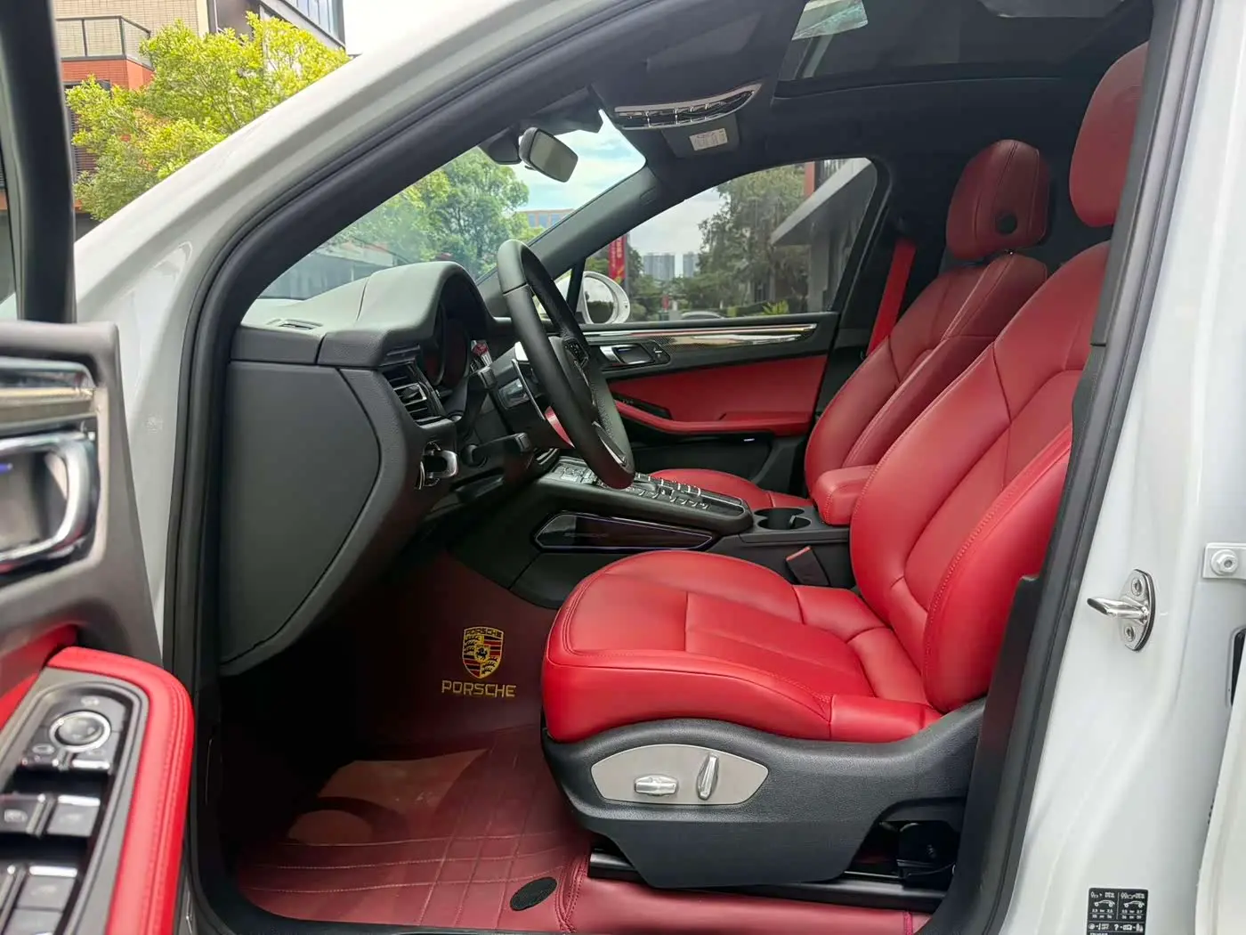 Porsche Macan 2021 — Photo 4/15
