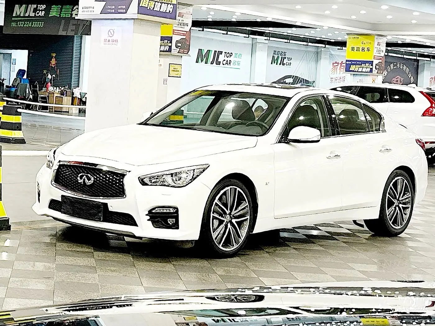 Infiniti Q50 2015 — Фото 1/13