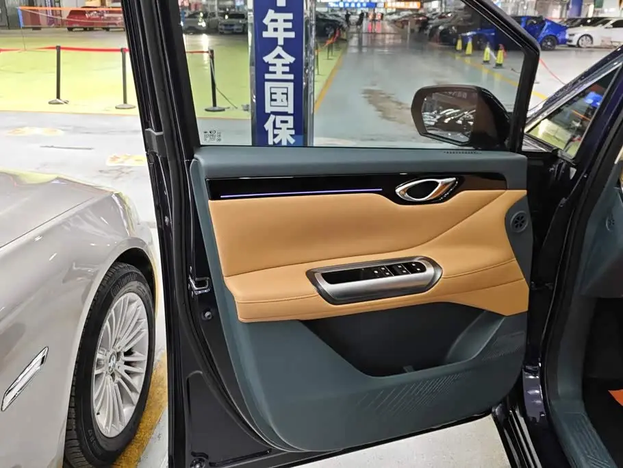 GAC Trumpchi Trumpchi E8 NEV 2024 — Фото 7/16