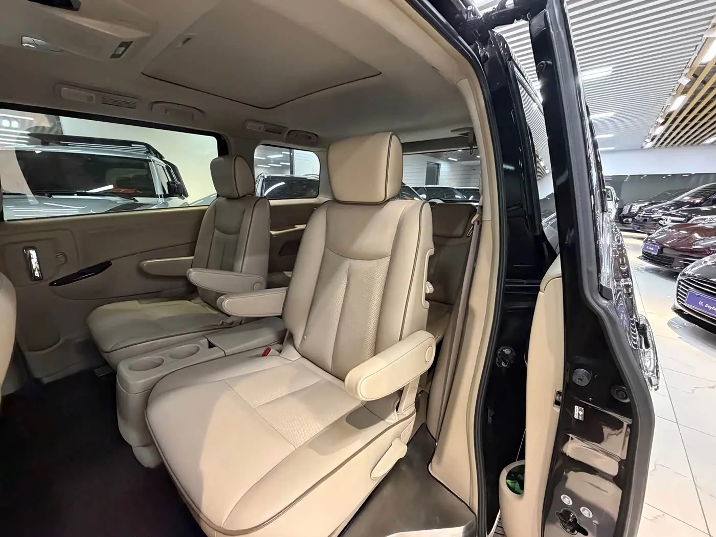 Nissan Quest 2016 — Şəkil 13/20