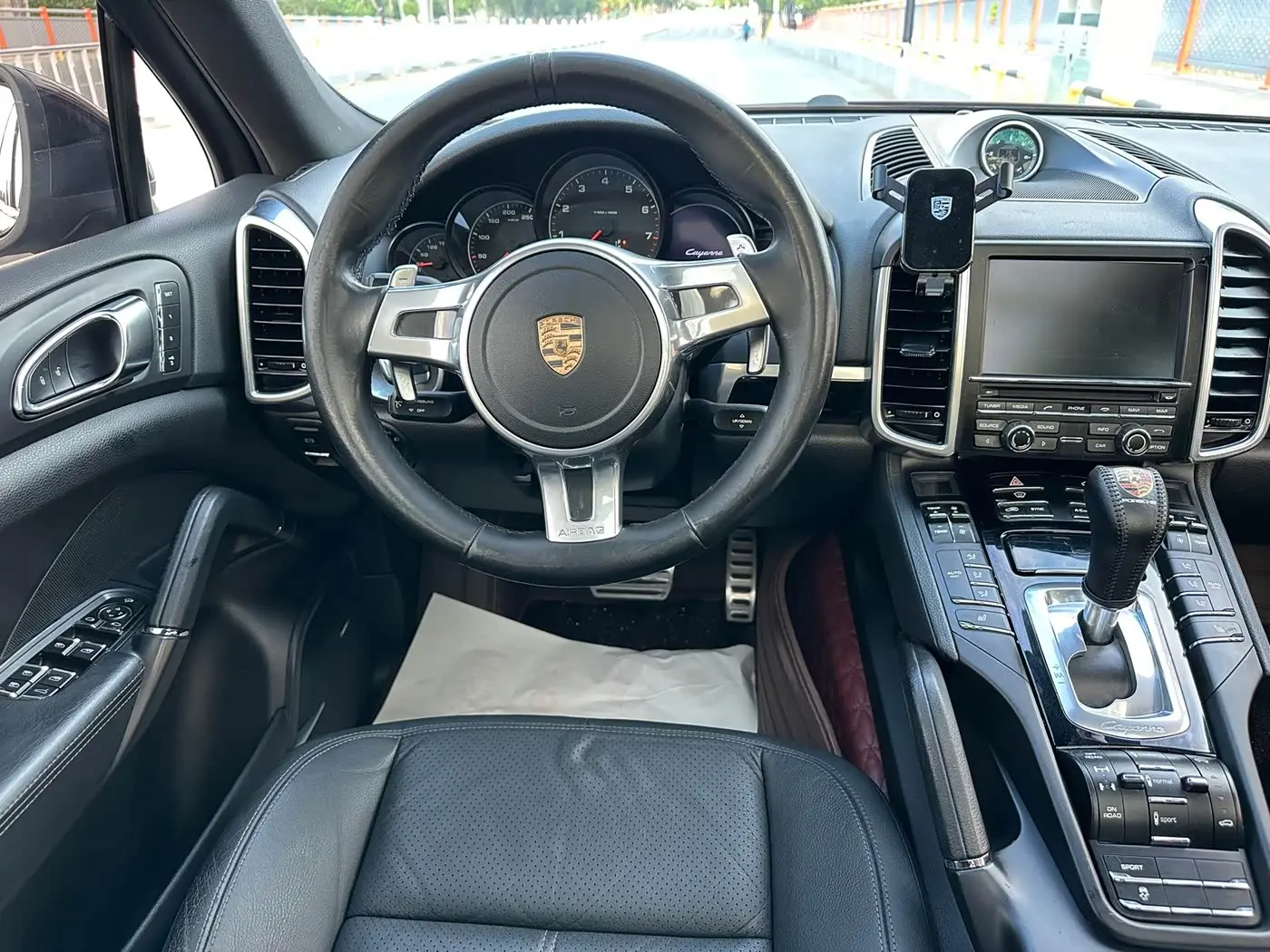 Porsche Cayenne 2015 — Photo 9/15