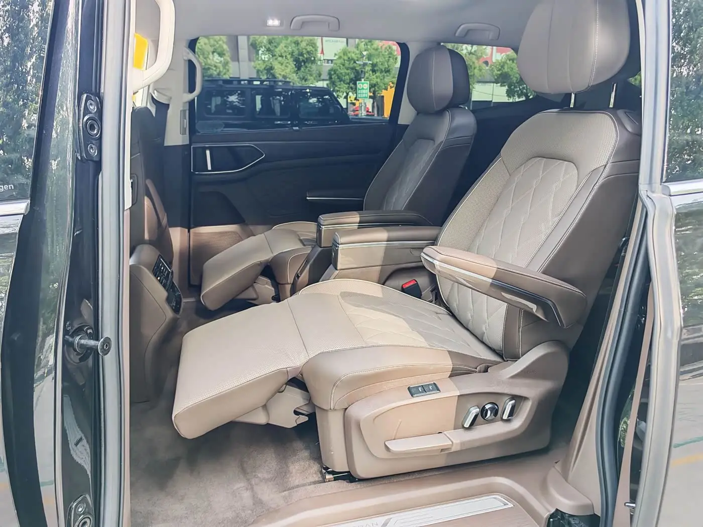 Volkswagen Viloran 2025 — Şəkil 6/20