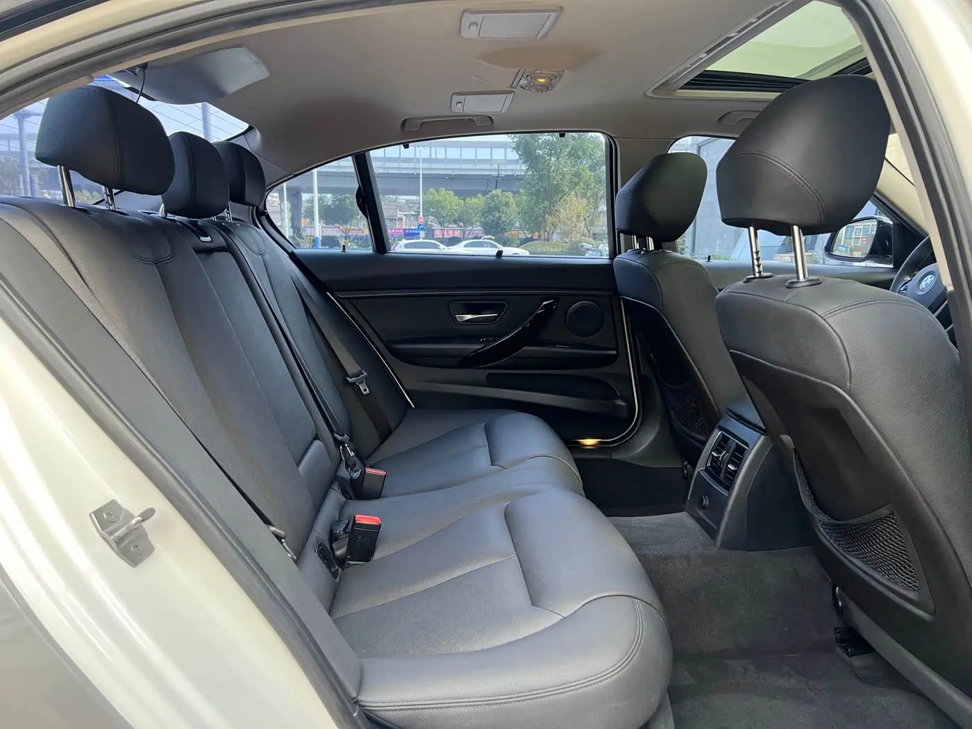 BMW 3 Series 2017 — Фото 13/18