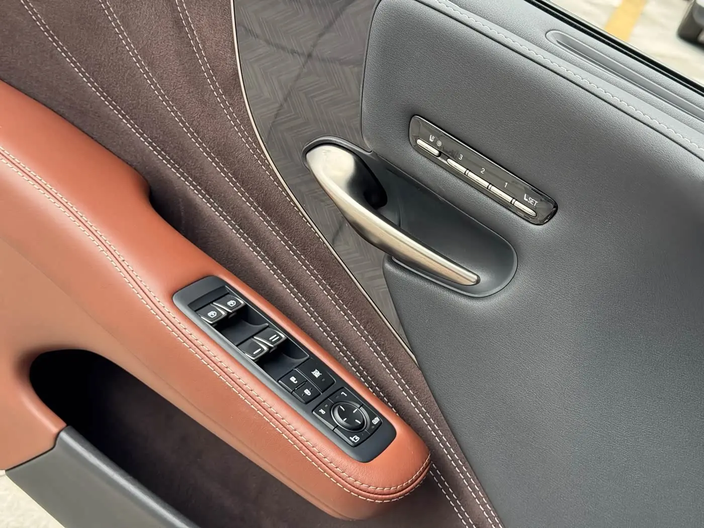 Lexus LS 2019 — Фото 14/15