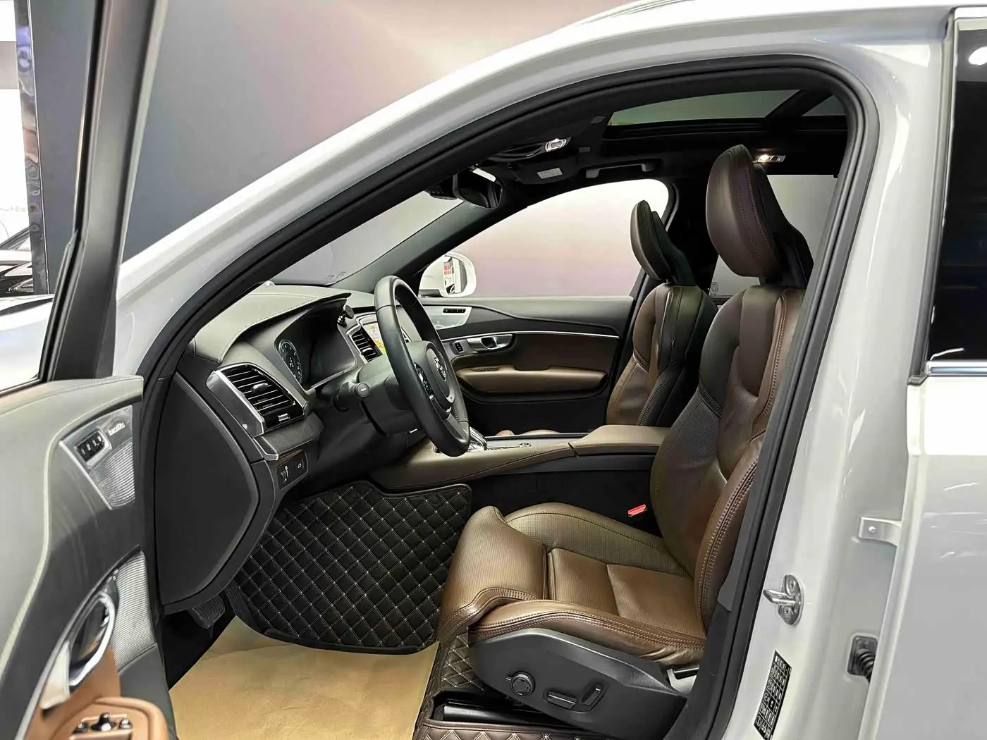 Volvo XC90 2022 — Photo 3/9