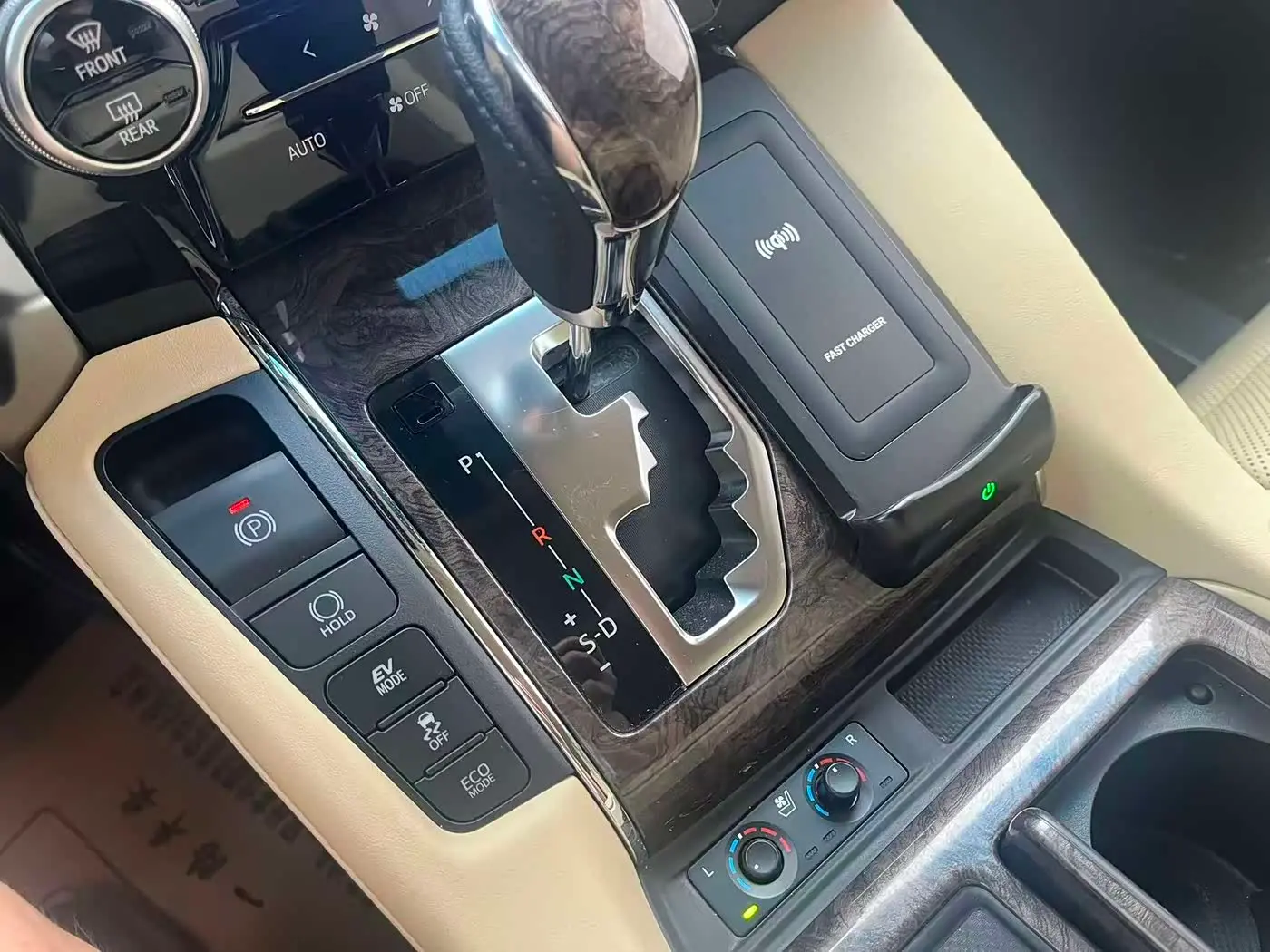 Toyota Alphard 2021 — Photo 16/17