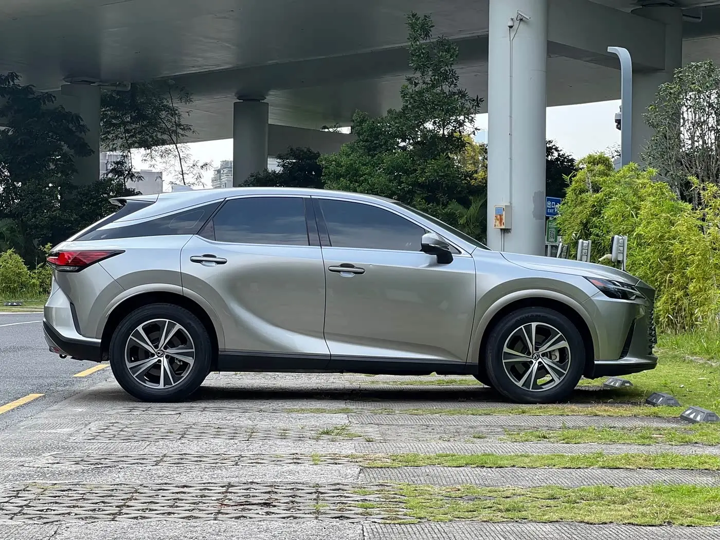 Lexus RX 2025 — Şəkil 7/20