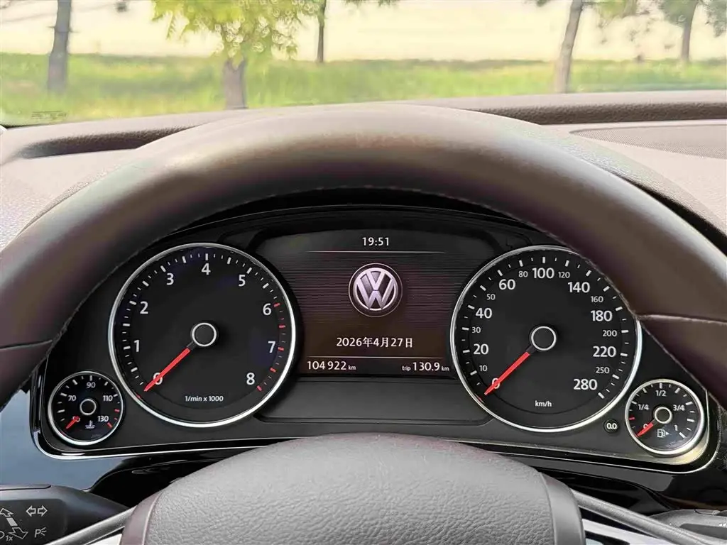 Volkswagen Touareg 2018 — Şəkil 19/20