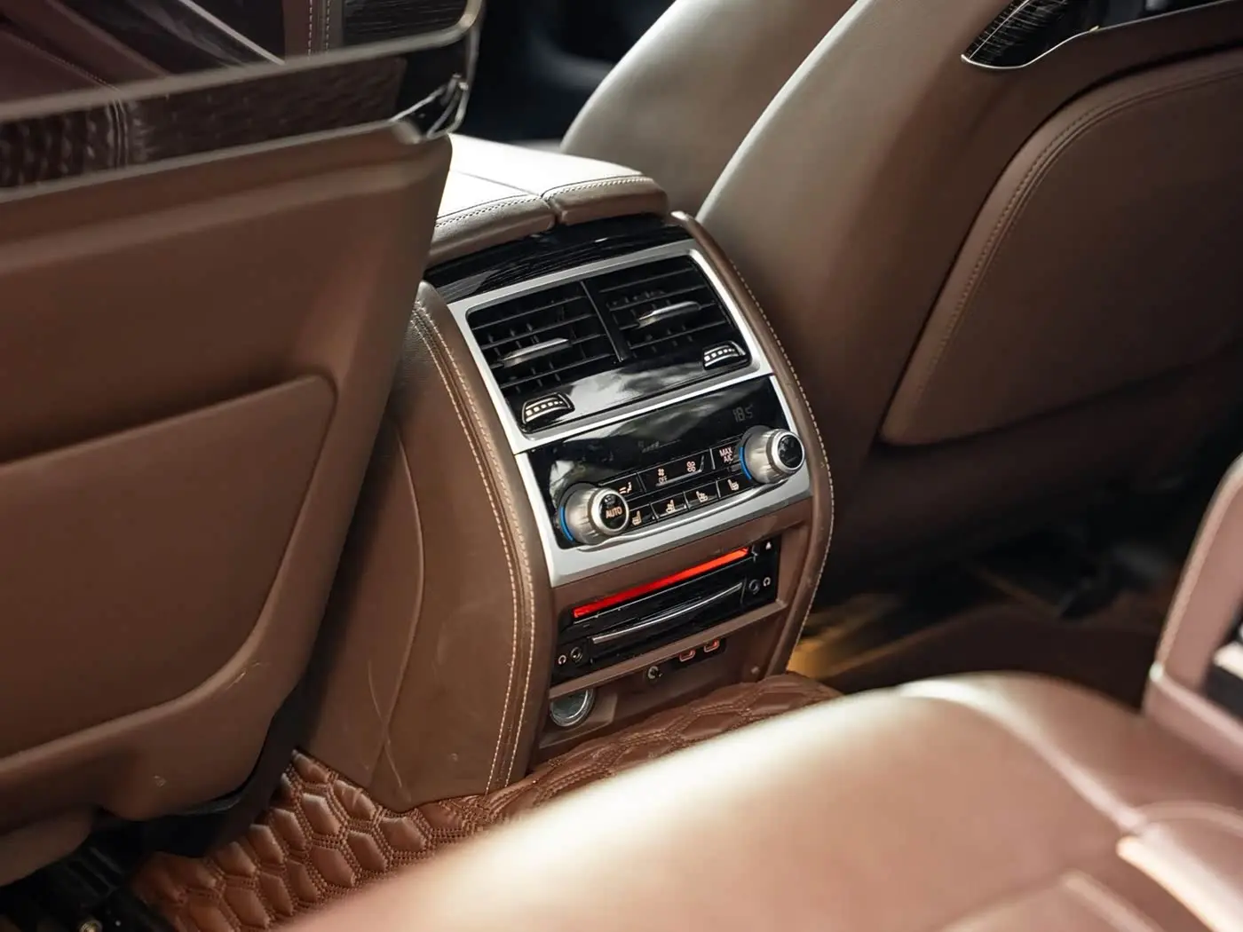 BMW 7 Series 2020 — Photo 16/19