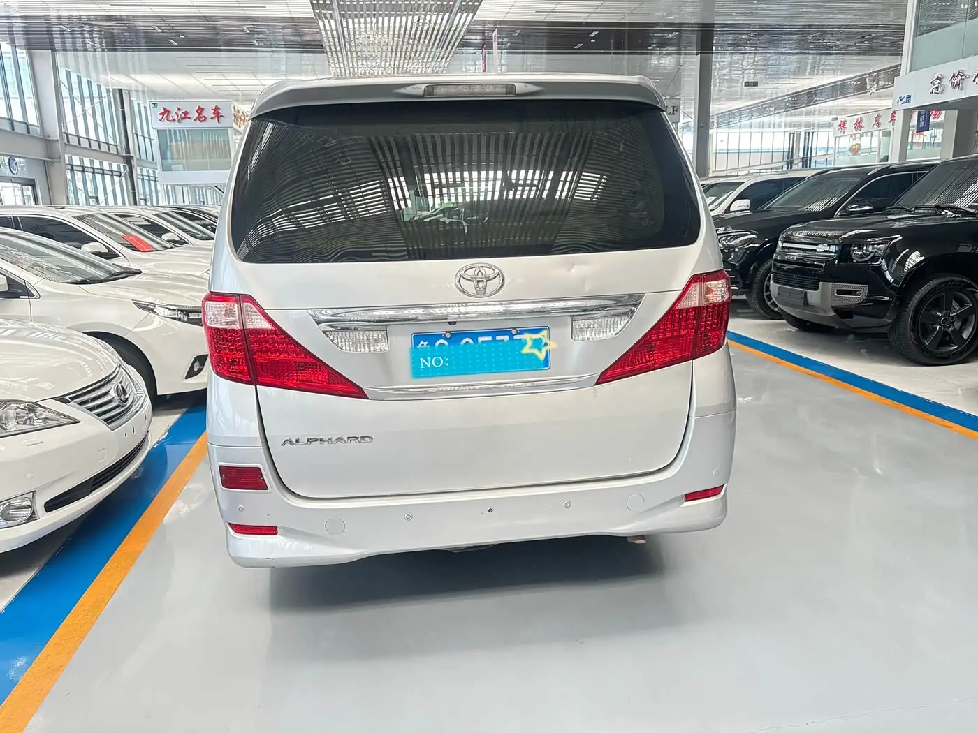 Toyota Alphard 2011 — ფოტო 3/10