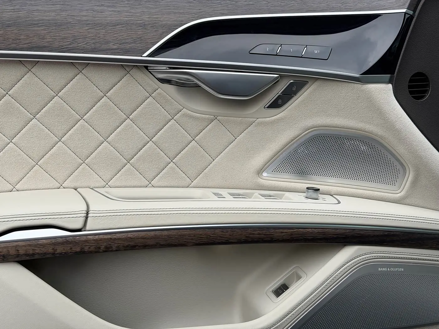 Audi A8 2022 — Şəkil 17/20