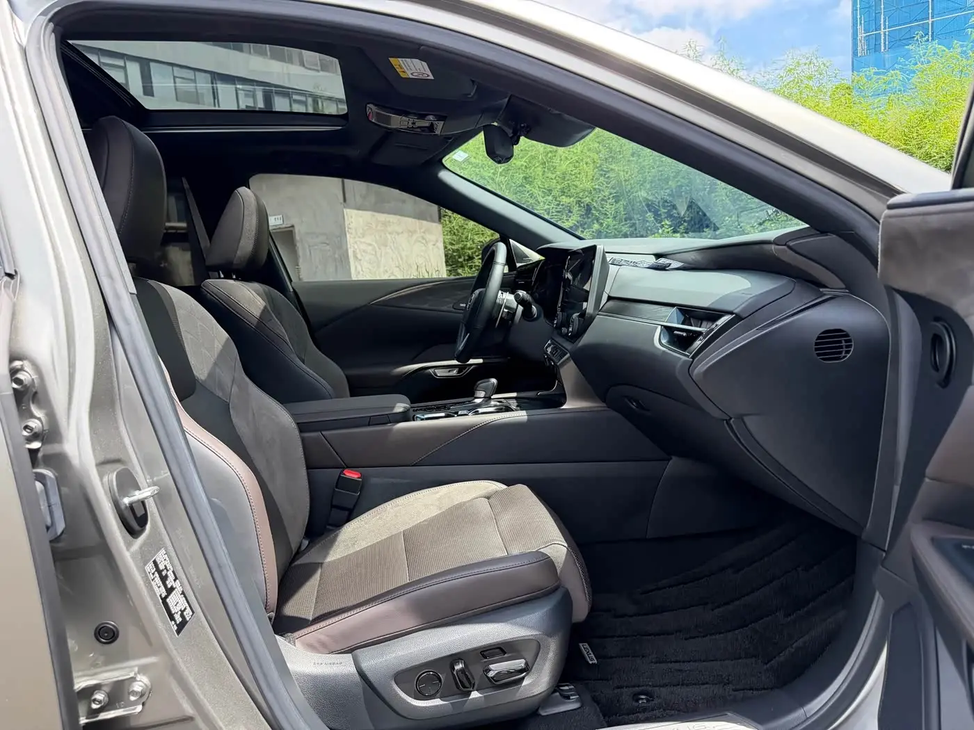 Lexus RX New Energy 2023 — Photo 10/14