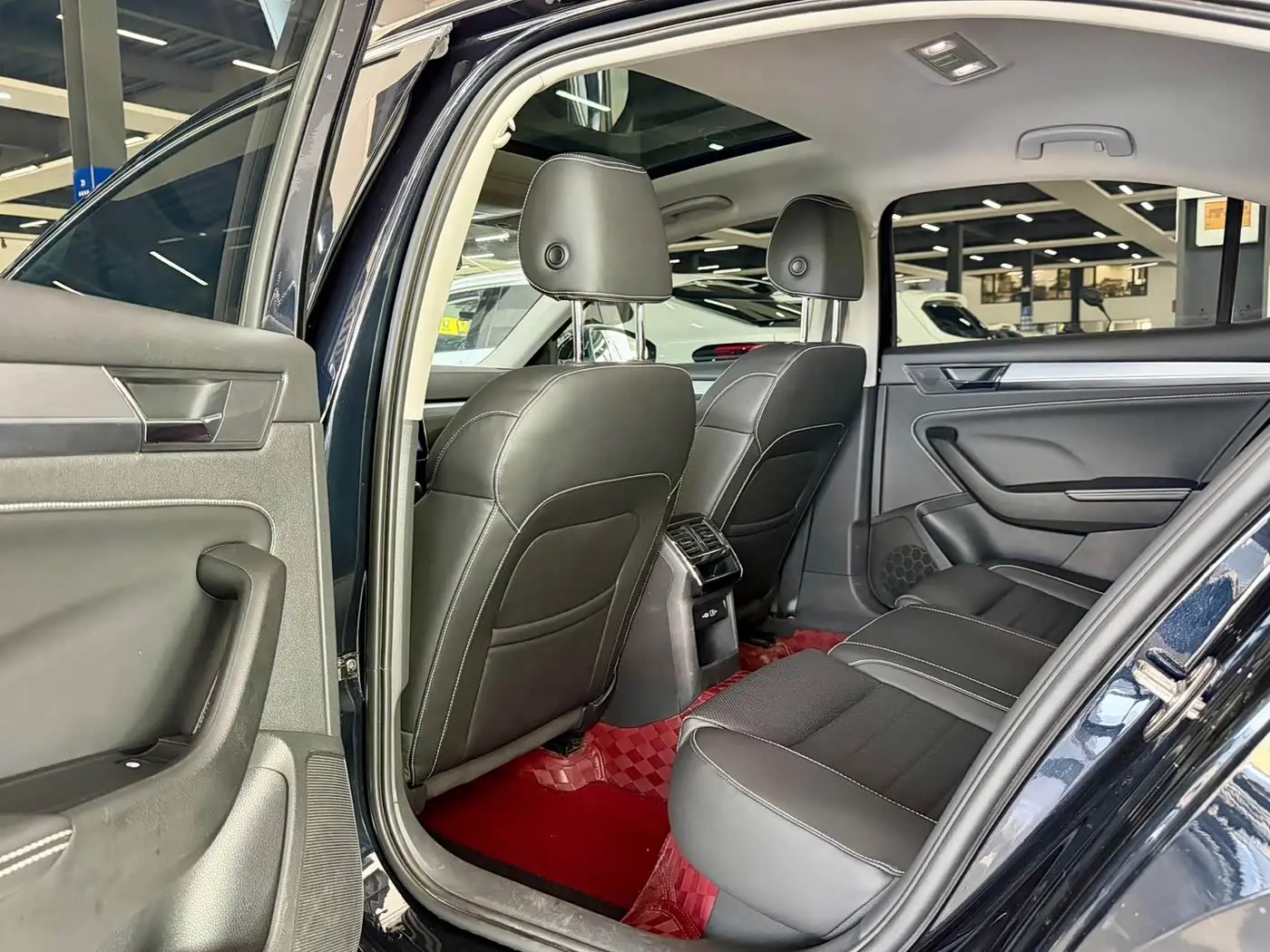 Škoda Superb 2023 — Photo 5/15