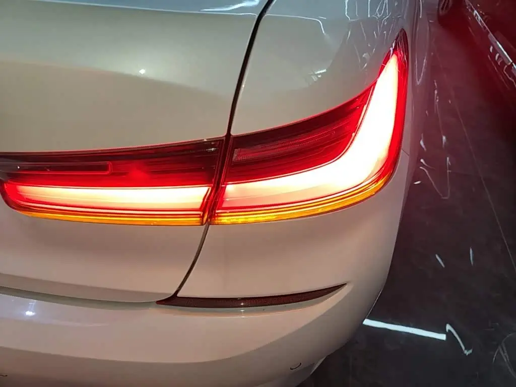 BMW 3 Series 2020 — Şəkil 8/20