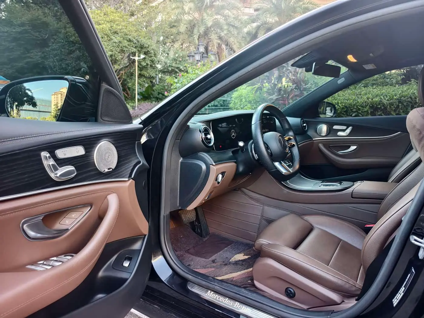 Mercedes-Benz E-Class 2022 — Photo 8/16
