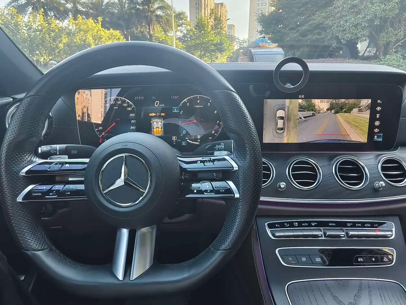 Mercedes-Benz E-Class 2022 — Photo 15/16
