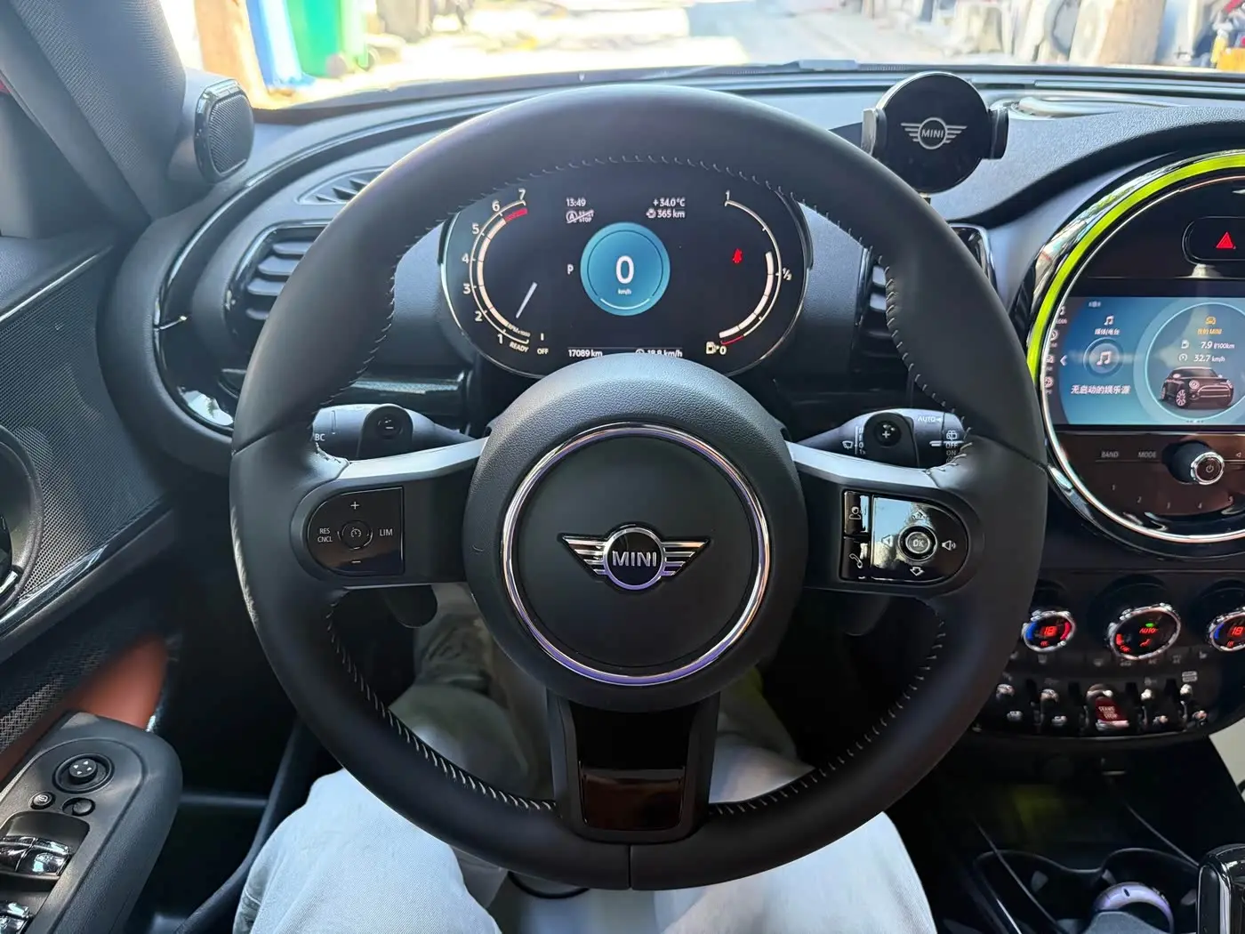 MINI CLUBMAN 2024 — Photo 16/18