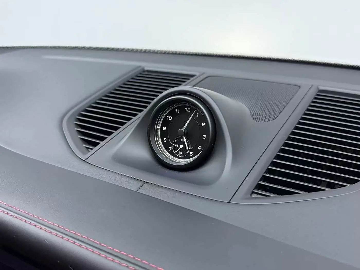 Porsche Macan 2024 — Photo 11/16