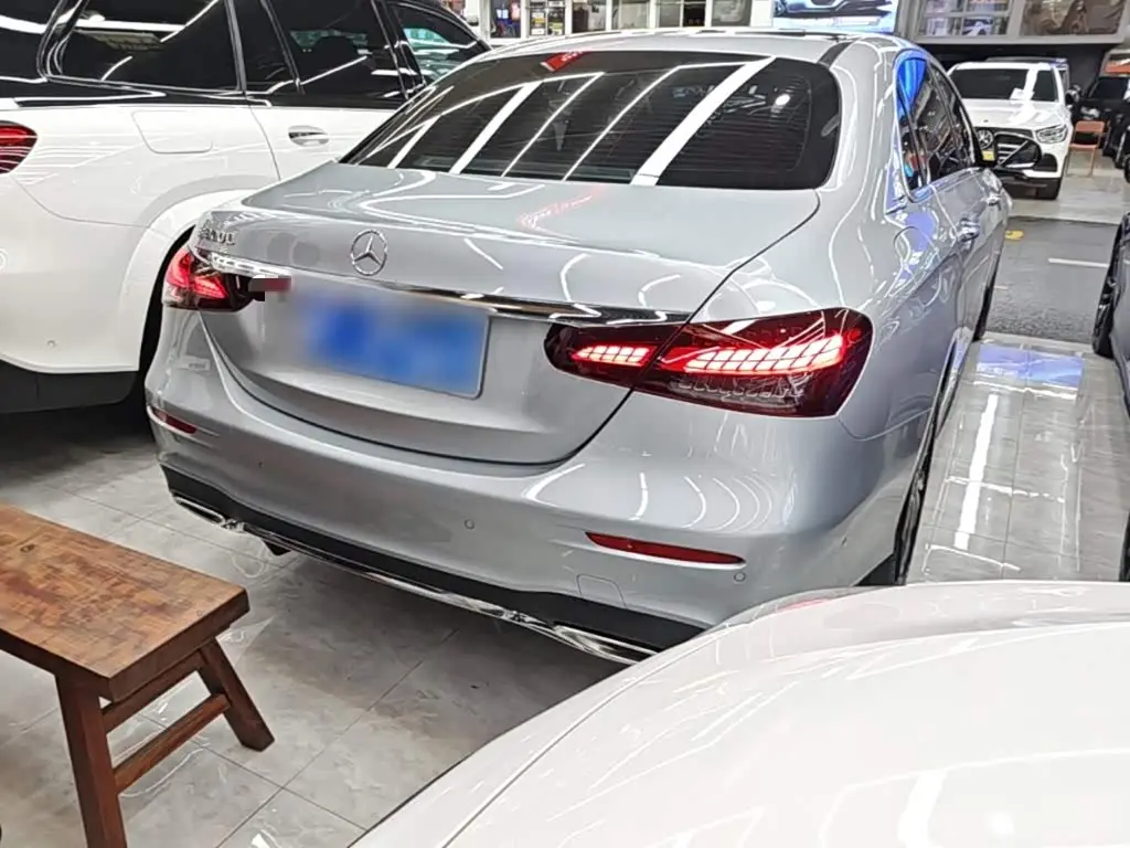 Mercedes-Benz E-Class 2022 — Photo 7/20