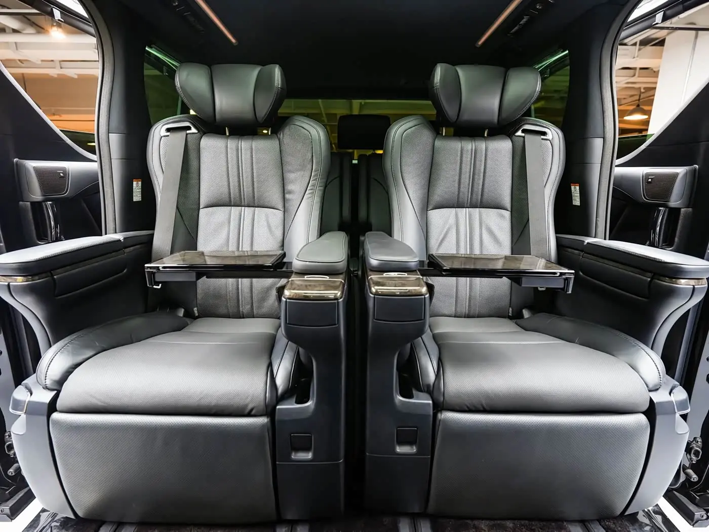 Toyota Vellfire 2019 — Photo 6/8