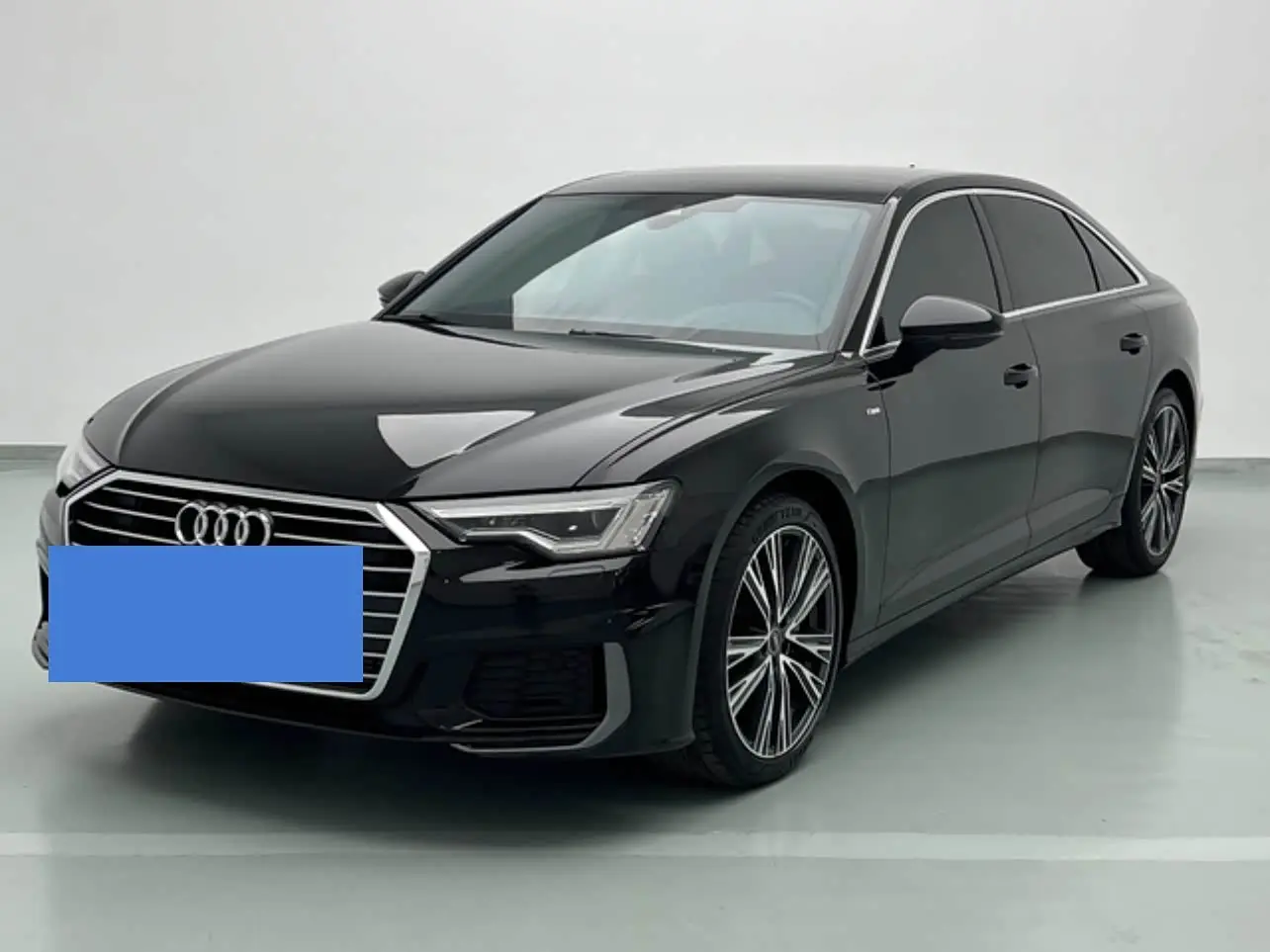 Audi A6L 2022 — Фото 1/17