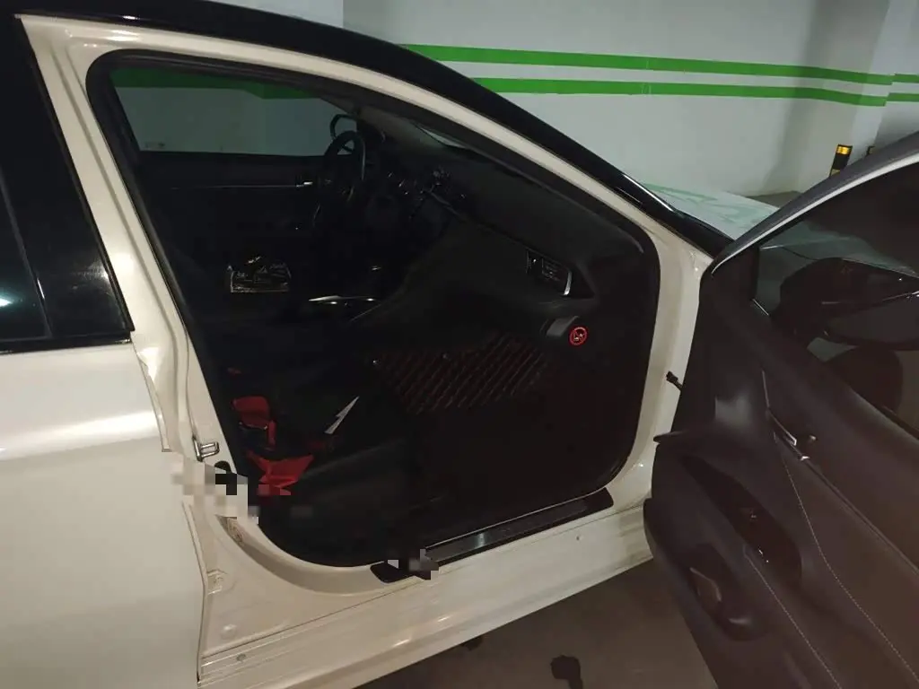Toyota Camry 2018 — Photo 18/20