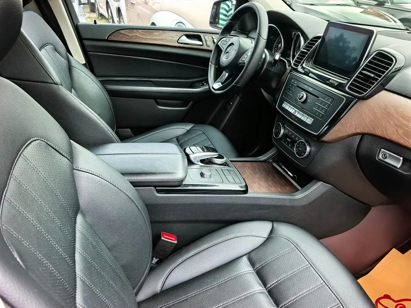 Mercedes-Benz GLE 2016 — Photo 12/20
