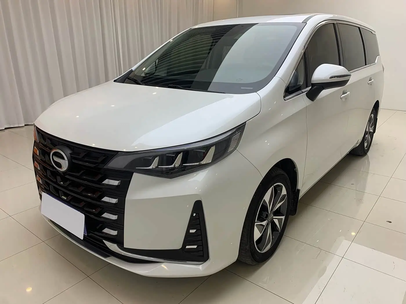 GAC Trumpchi Trumpchi M6 2022 — Фото 1/17