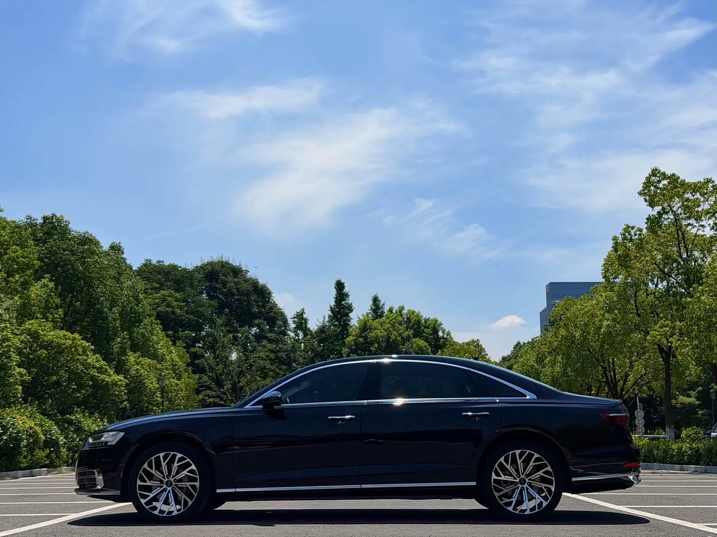 Audi A8 2021 — Photo 3/20