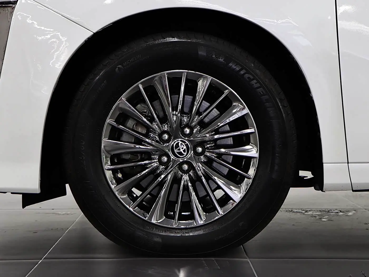 Toyota Vellfire 2022 — Фото 8/20