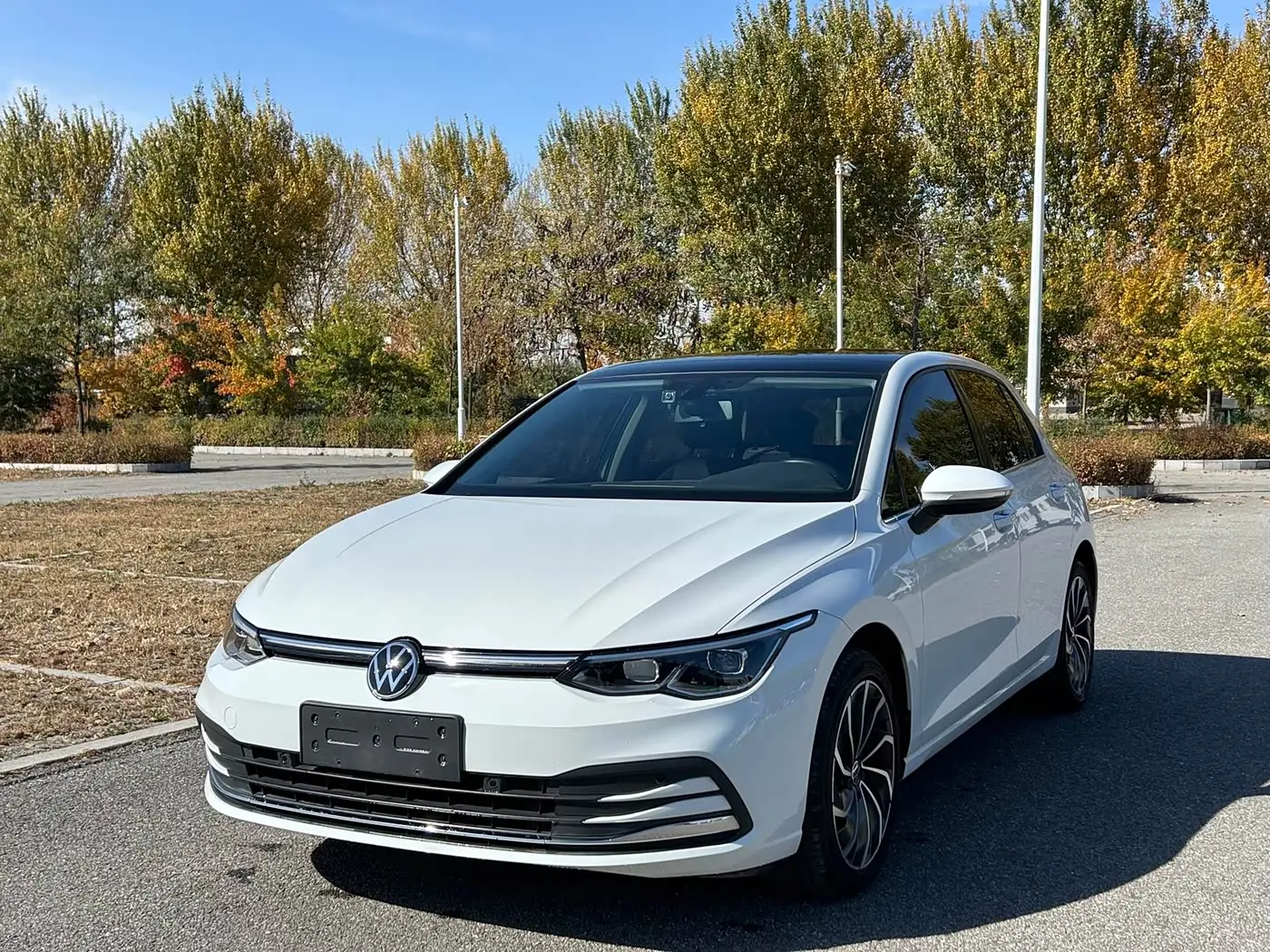 Volkswagen Golf 2023 — Photo 1/20